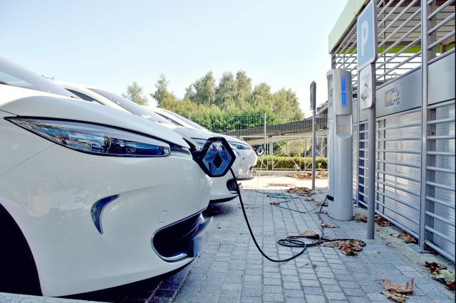 Borne de recharge pour voitures électriques ...