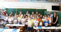 Distribution des traditionnels dictionnaires dans les écoles de Caudry