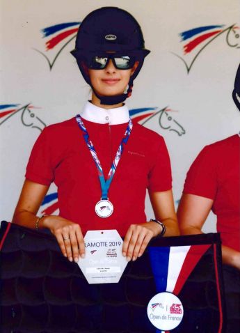 Noémie Leclercq médaille d’argent et vice-championne de France en saut d’obstacles