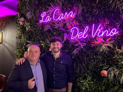 Visite des élus à La Casa del Vino